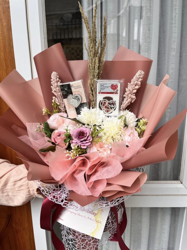 Hand Bouquet Custom - Image 2